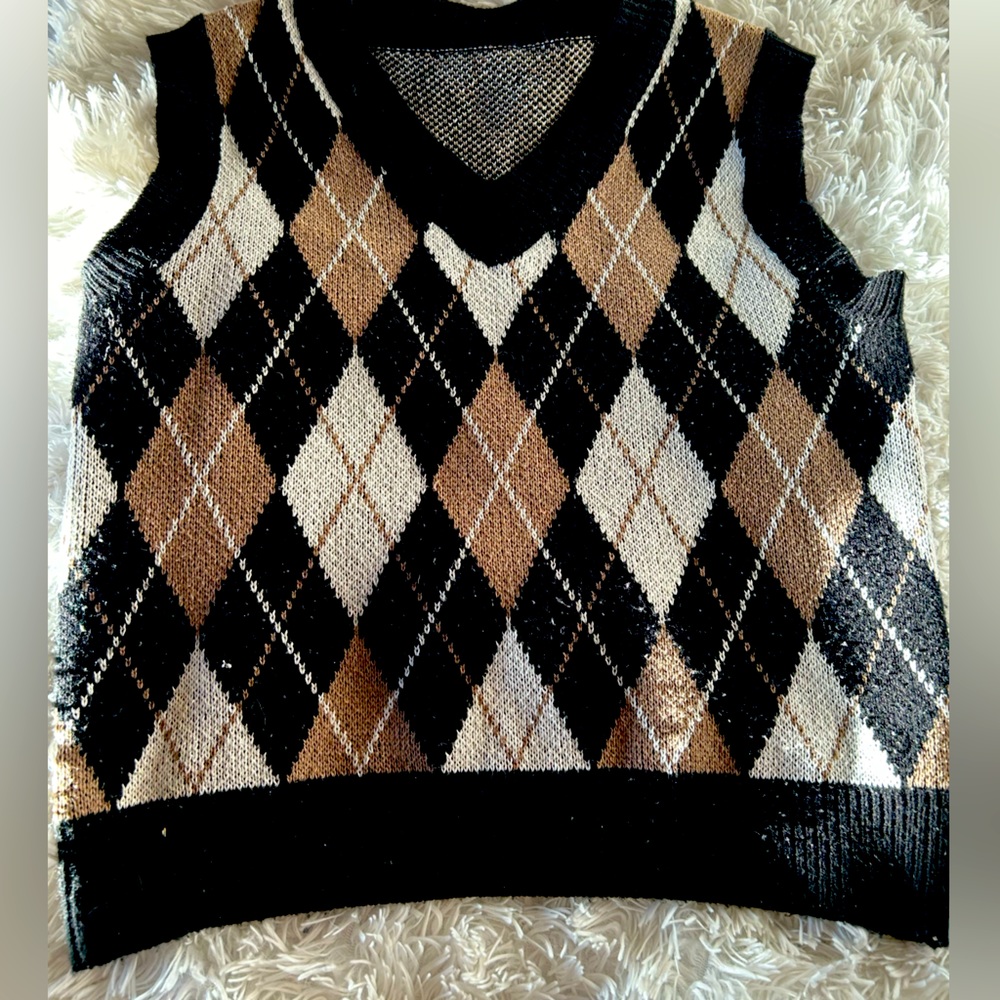 Vintage, academia. Coffee brown argyle pattern sweater vest, v-neck.